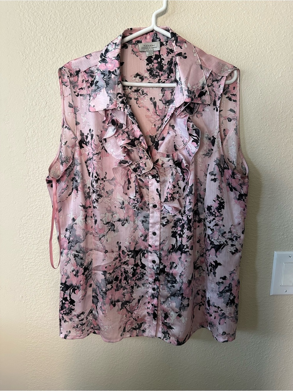 Tahari Pink Floral Ruffle Sleeveless Blouse pre owned size XL/ 1016